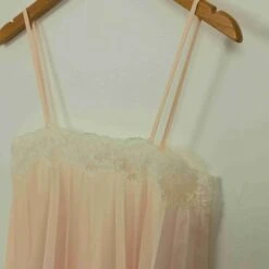 Robe Nuisette- 36 / 38 15 Robe Nuisette- 36 / 38 -Cachare Vetements Magasin 215b06cc fd8c 420d af42 6b1375a68869