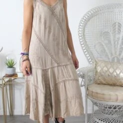 Robe Brodée 90's- 40 / 42 -Cachare Vetements Magasin 22eae1bd a209 468f b2f2 6beb8776b1b6