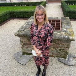 Robe à Fleurs- 36 / 38 -Cachare Vetements Magasin 3ceb816a c17b 4f8a 9b40 f688444c1da1