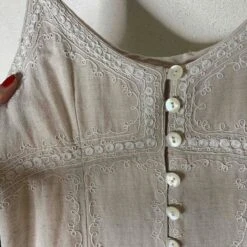 Robe Boutonnée Brodée- 34 / 36 -Cachare Vetements Magasin 6b527d32 d665 41e5 a715 c143120fa199