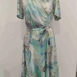 Robe à Fleurs- 38 / 40 -Cachare Vetements Magasin 89f8cc4f 296f 47ac bbd7 87208092eac9