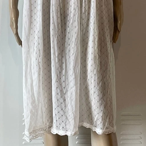 Robe Nuisette Brodée- 34 / 36 3 Robe Nuisette Brodée- 34 / 36 – Image 3