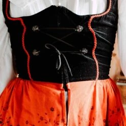 Robe Autrichienne- 34 / 36 -Cachare Vetements Magasin a1f950e4 ebef 4d18 bdce 04dfb4a3cc97