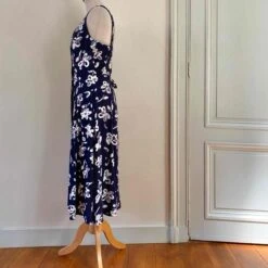 Robe à Fleurs- 36 / 38 -Cachare Vetements Magasin c749d0f9 4e73 4707 b26c e779de05e0ea