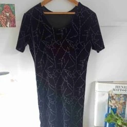 Robe En Velours Et Perles- 38 / 40 -Cachare Vetements Magasin df4ac8fa c49f 4d41 afeb 24210b14f28f