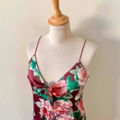 Robe En Satin Fleurie- 36 / 38 -Cachare Vetements Magasin e50417a5 5dc9 4986 b140 27c1779ddc58